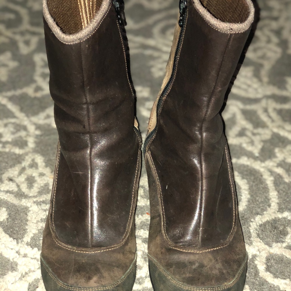 Ahnu weatherproof leather boots